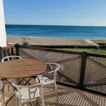 House On Beachfront, Nyaraló *