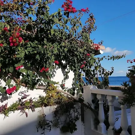 Nyaraló House On Beachfront,